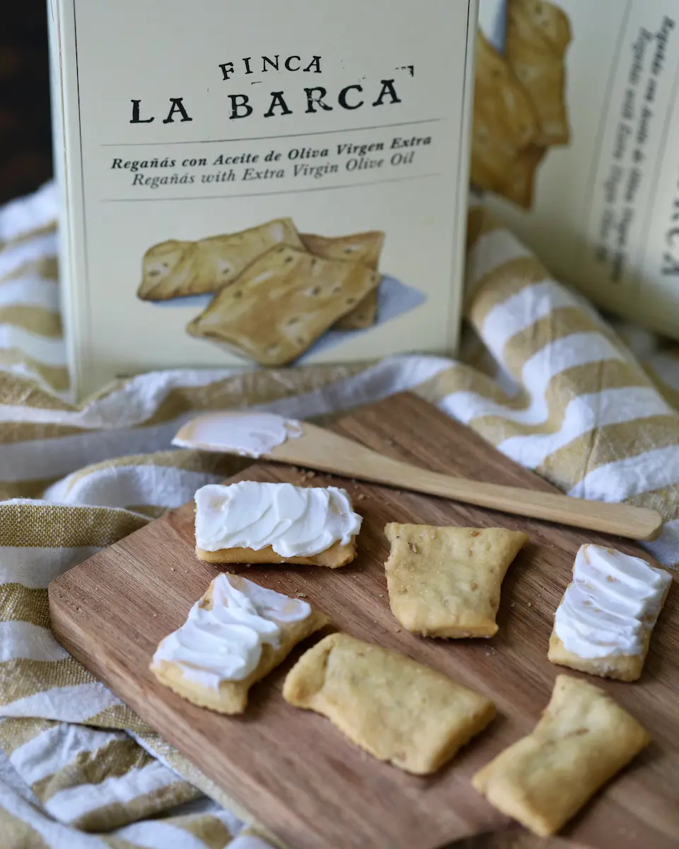 Finca la Barca krakersy z sezamem i oliwą - obrazek 2